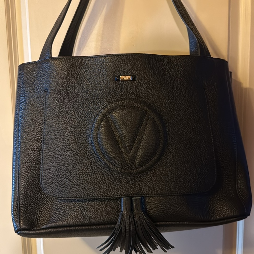 Brand New Valentino pebble finish V embossed front w/ dust cover bag - Picture 3 of 16